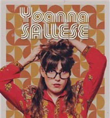 Yoanna Sallese dans C'est pas grave