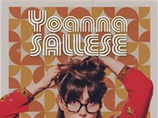 Yoanna Sallese dans C'est pas grave