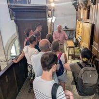 Montée à la tribune de l'orgue de l'église Saint-Martin