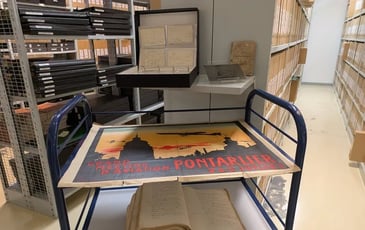 Visite guidée du magasin de conservation des archives