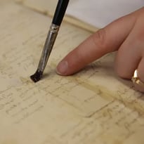Visite de l'atelier de reliure-restauration des Archives départementales du Doubs