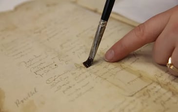 Visite de l'atelier de reliure-restauration des Archives départementales du Doubs