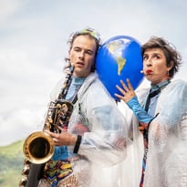 Levántate, soulève-toi !